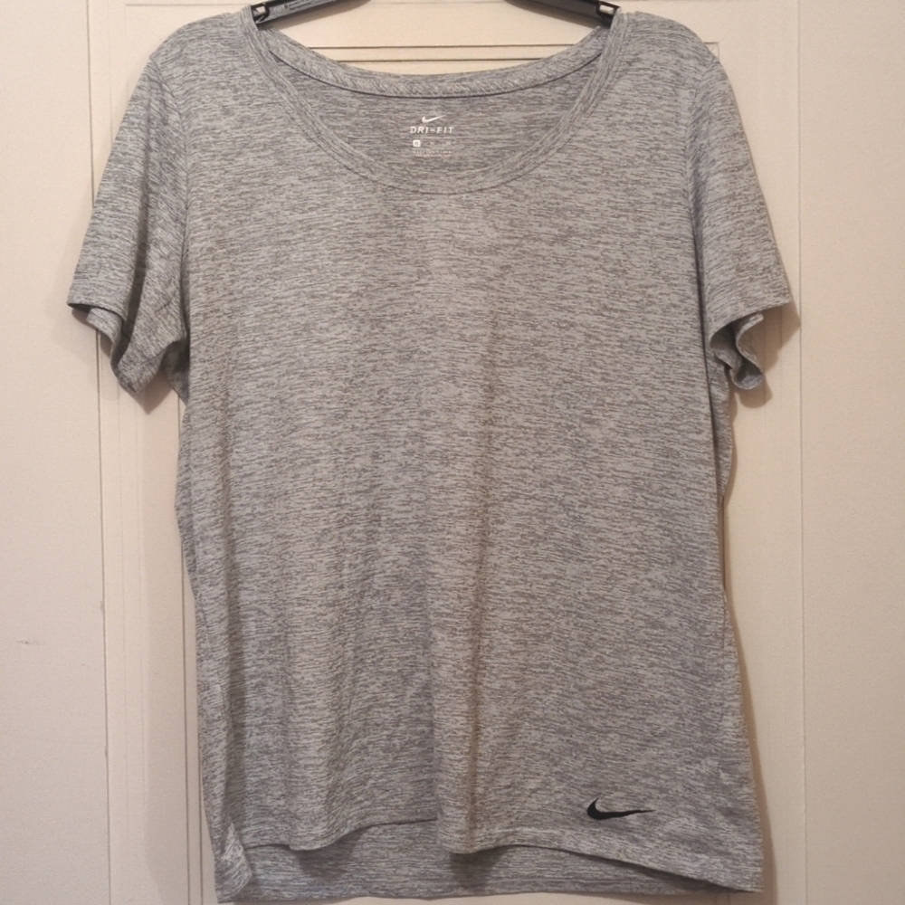 Women's Nike dri fit shirt